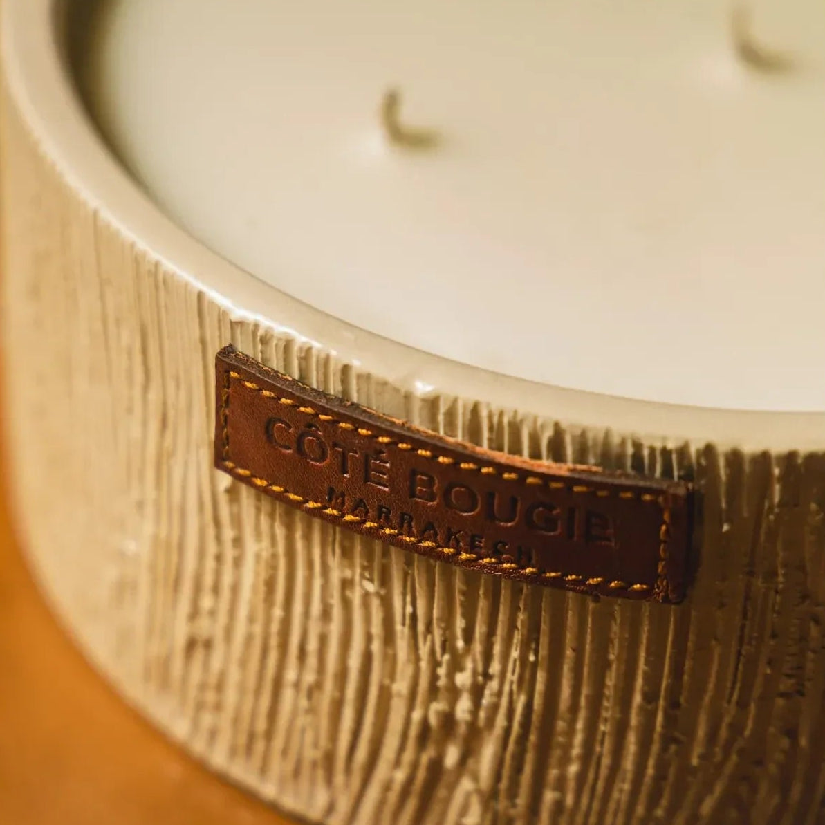 Striée Blanc Ceramic Plate Candle
